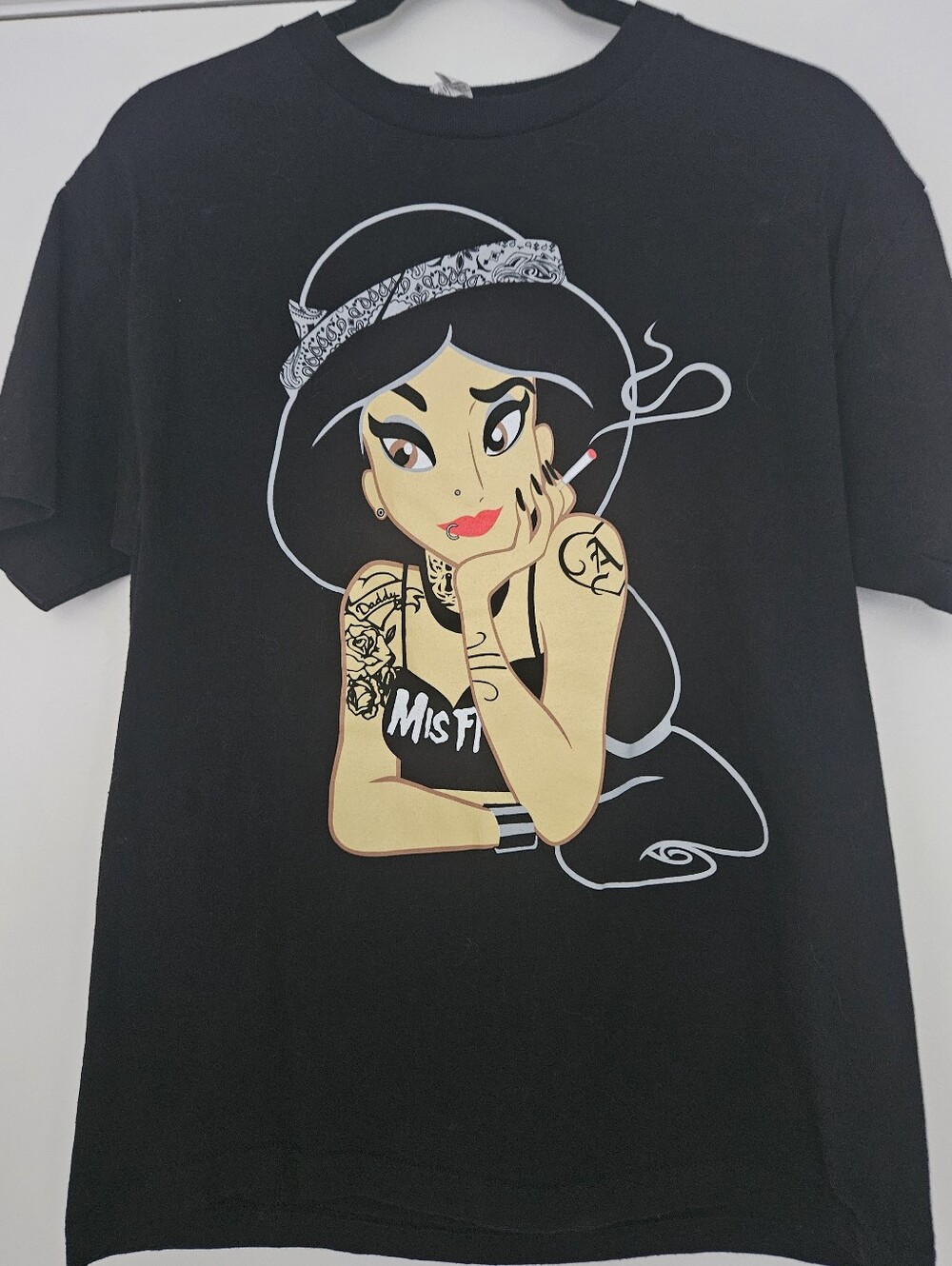 Misfit Jasmine T-SHIRT